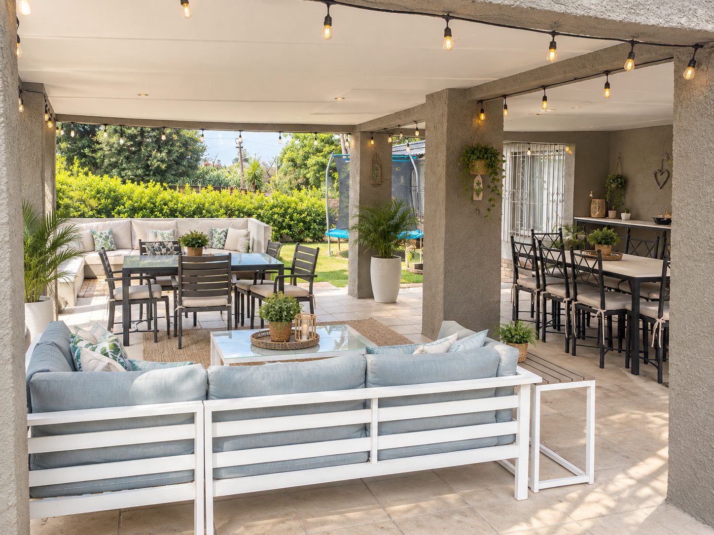 Lounge & Dining